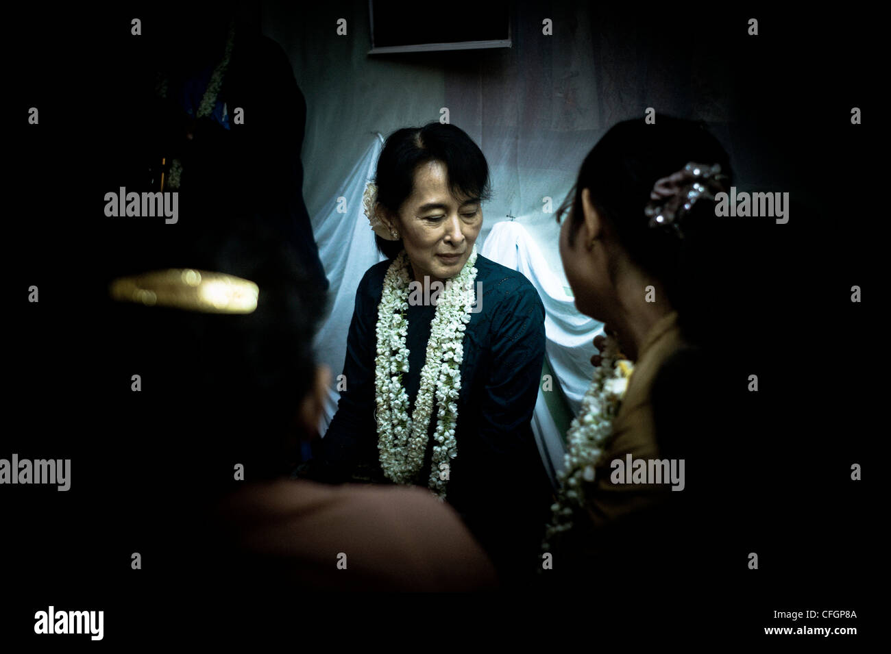 Aung San Suu Kyi si incontra con alti membri della Lega nazionale per la democrazia a Rangoon Foto Stock