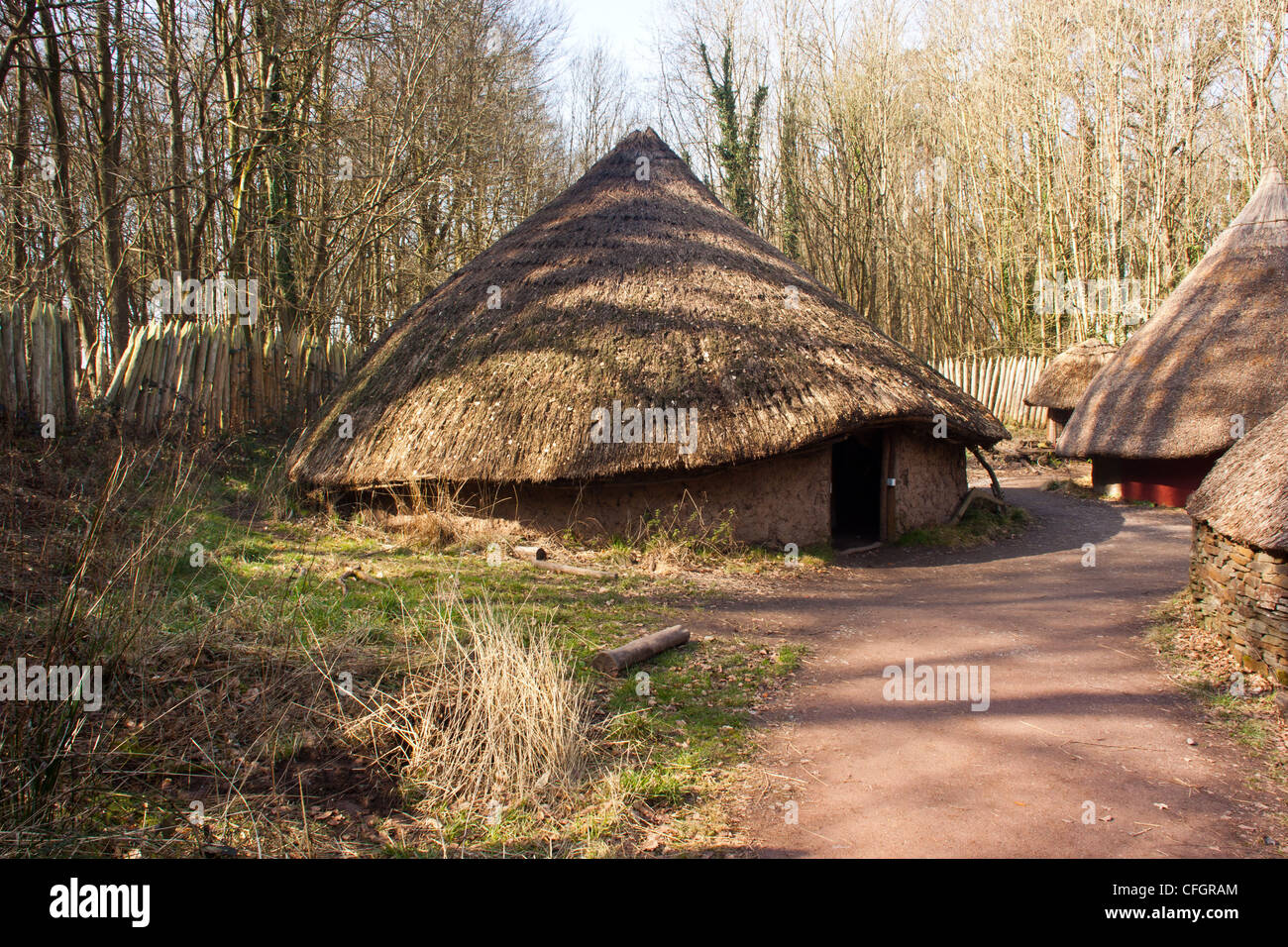 Età del bronzo villaggio celtico,casa rotonda di capanne in welsh età del bronzo borgo. Foto Stock