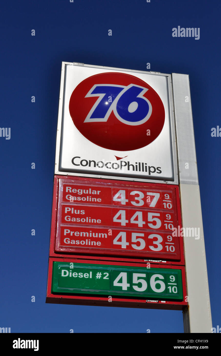 Marzo 2012, Conoco Phillips 76 stazione di gas i prezzi per gallone di firmare in California Foto Stock