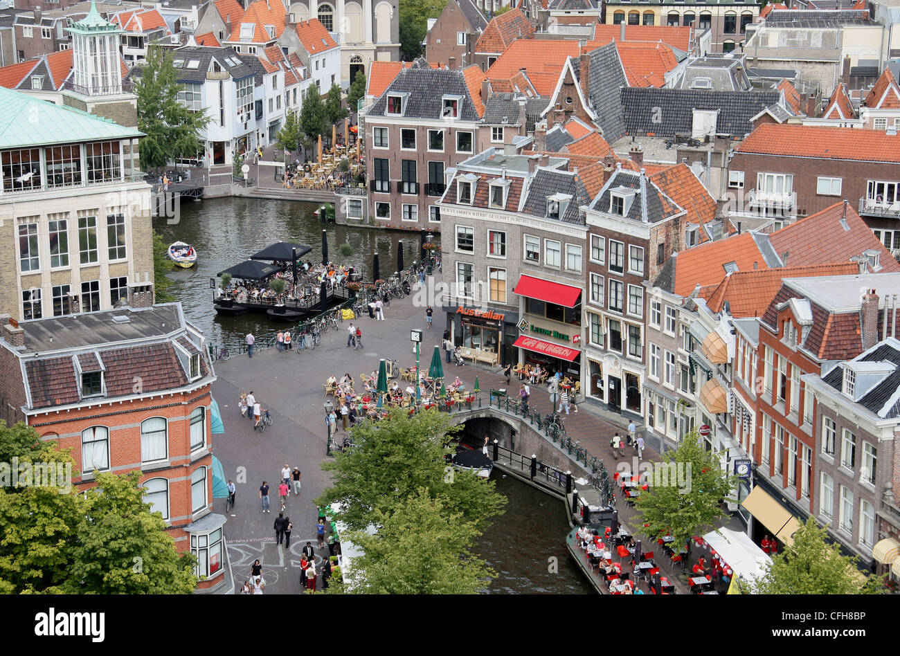 Foto del drone dal centro storico di Leiden. Città universitaria più antica dei paesi bassi Foto Stock