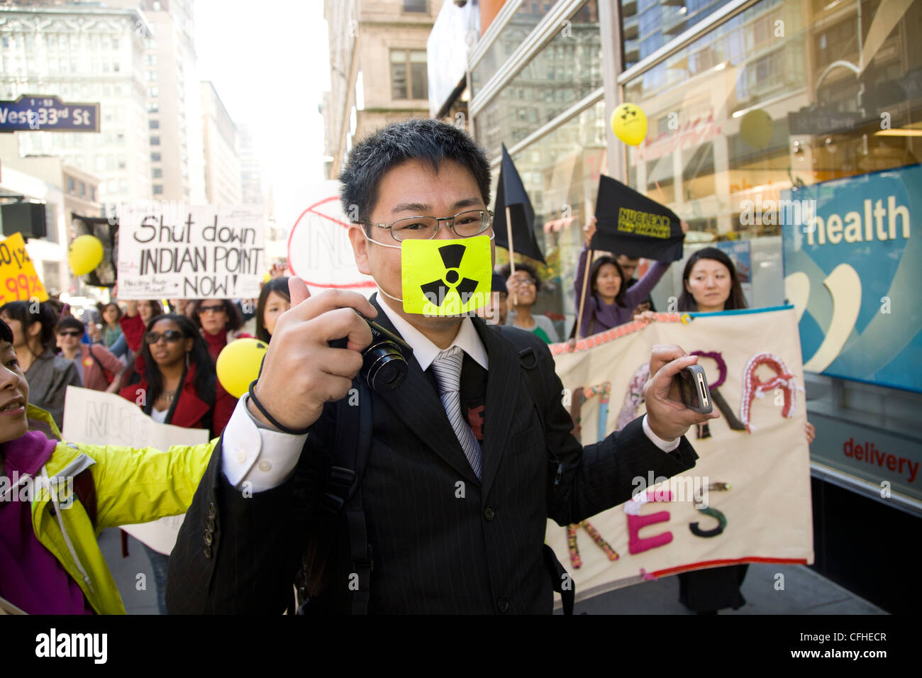 AntiNuclear rally & marzo nella città di New York per la commemorazione del 1 anno di anniversario del naturale e il disastro nucleare in Giappone. Foto Stock