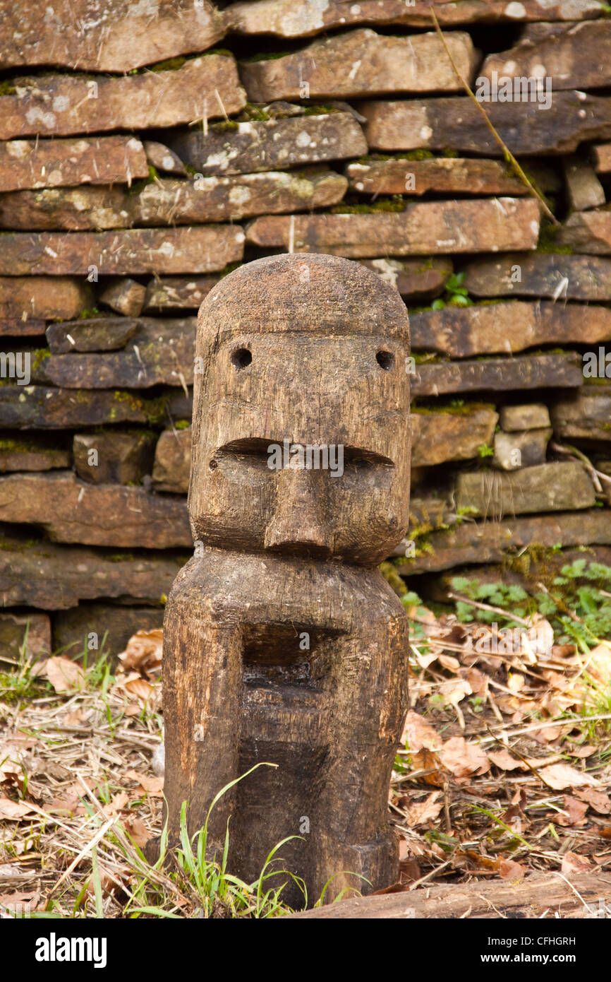 Età del bronzo idolo in legno all età del bronzo villaggio celtico Foto Stock