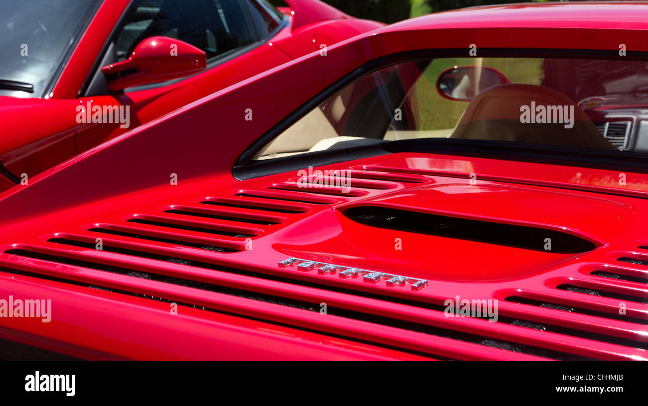 Costose automobili sportive in mostra Foto Stock