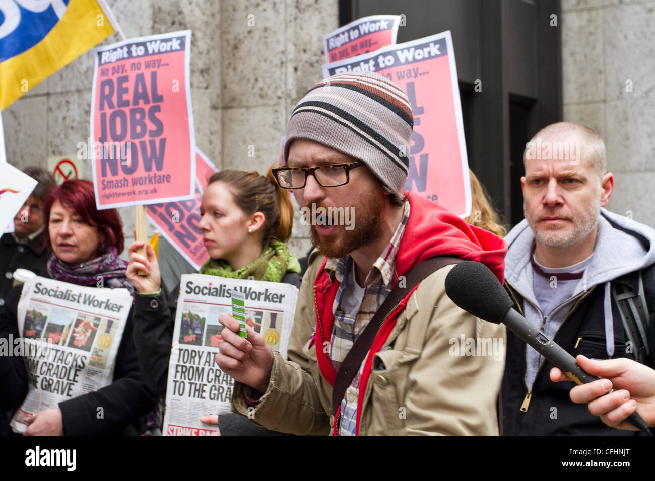 Londra, Regno Unito. 14/03/12. La protesta si sono riuniti presso il Caxton House per protestare contro il governo taglia, Foto Stock