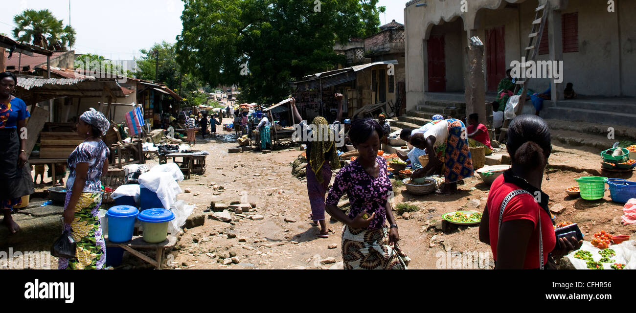 Scene di mercato in Kara, Togo. Foto Stock