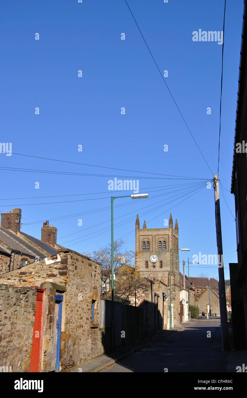Strada terrazzato e la chiesa di Cristo, Consett, Co Durham, England, Regno Unito Foto Stock