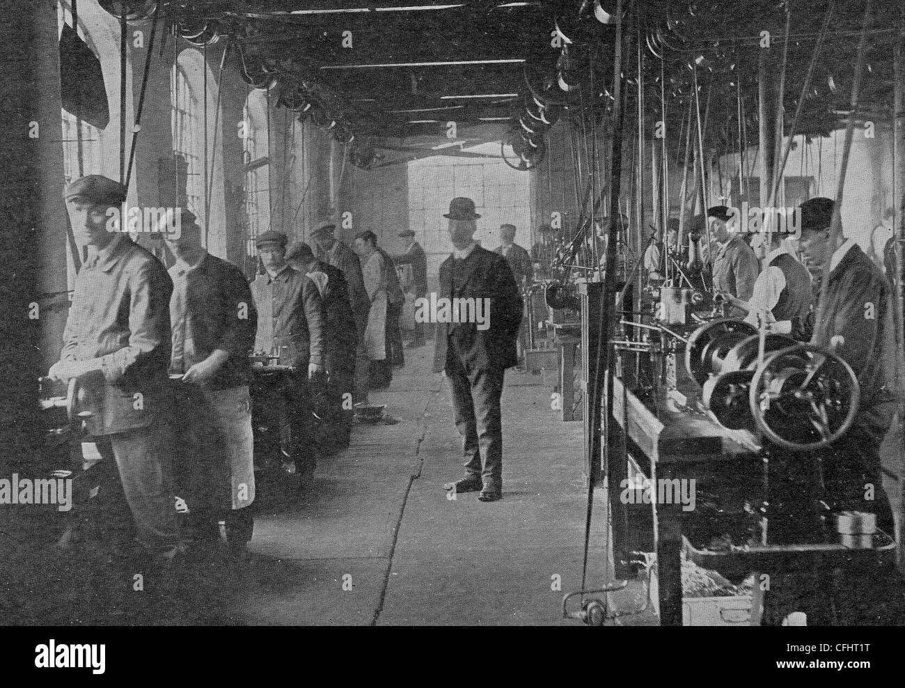 Fabbricazione di biciclette, 'Sunbeamland', Paul Street, Wolverhampton, 1911. Foto Stock