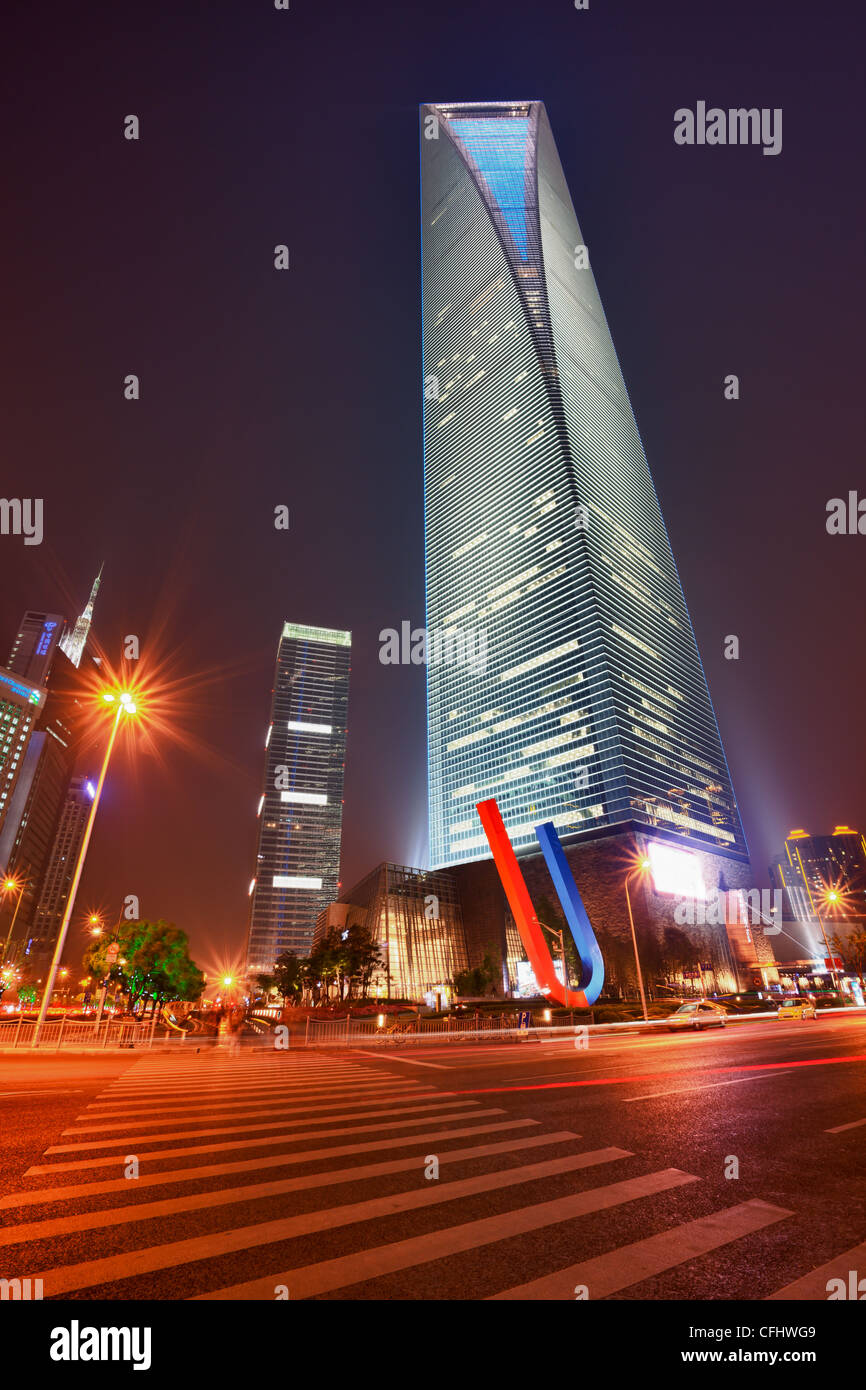 World Financial Center di Shanghai di notte della Cina di edificio più alto a 492m Foto Stock