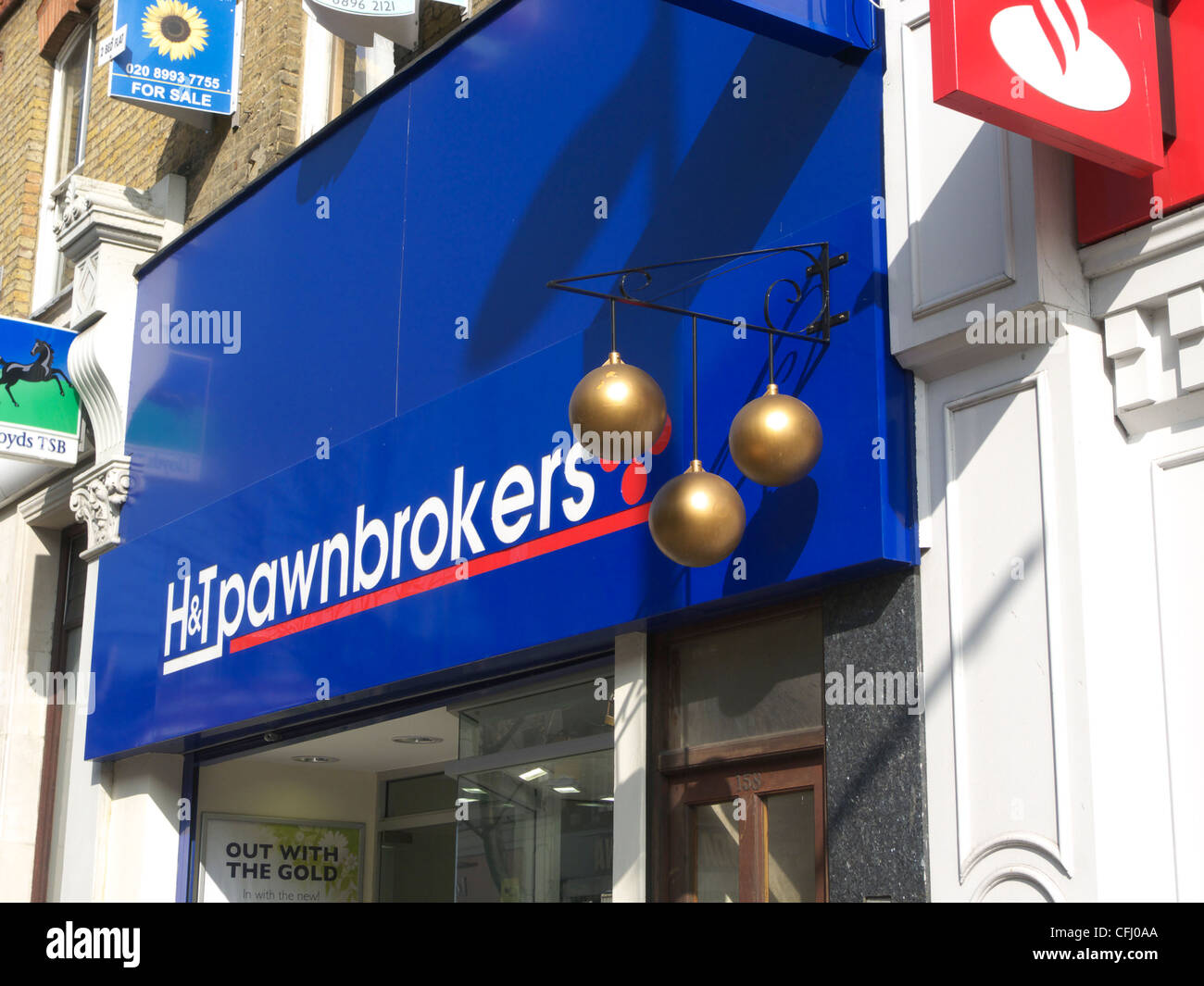 Regno Unito Londra ovest acton high street a pawnbrokers shop Foto Stock