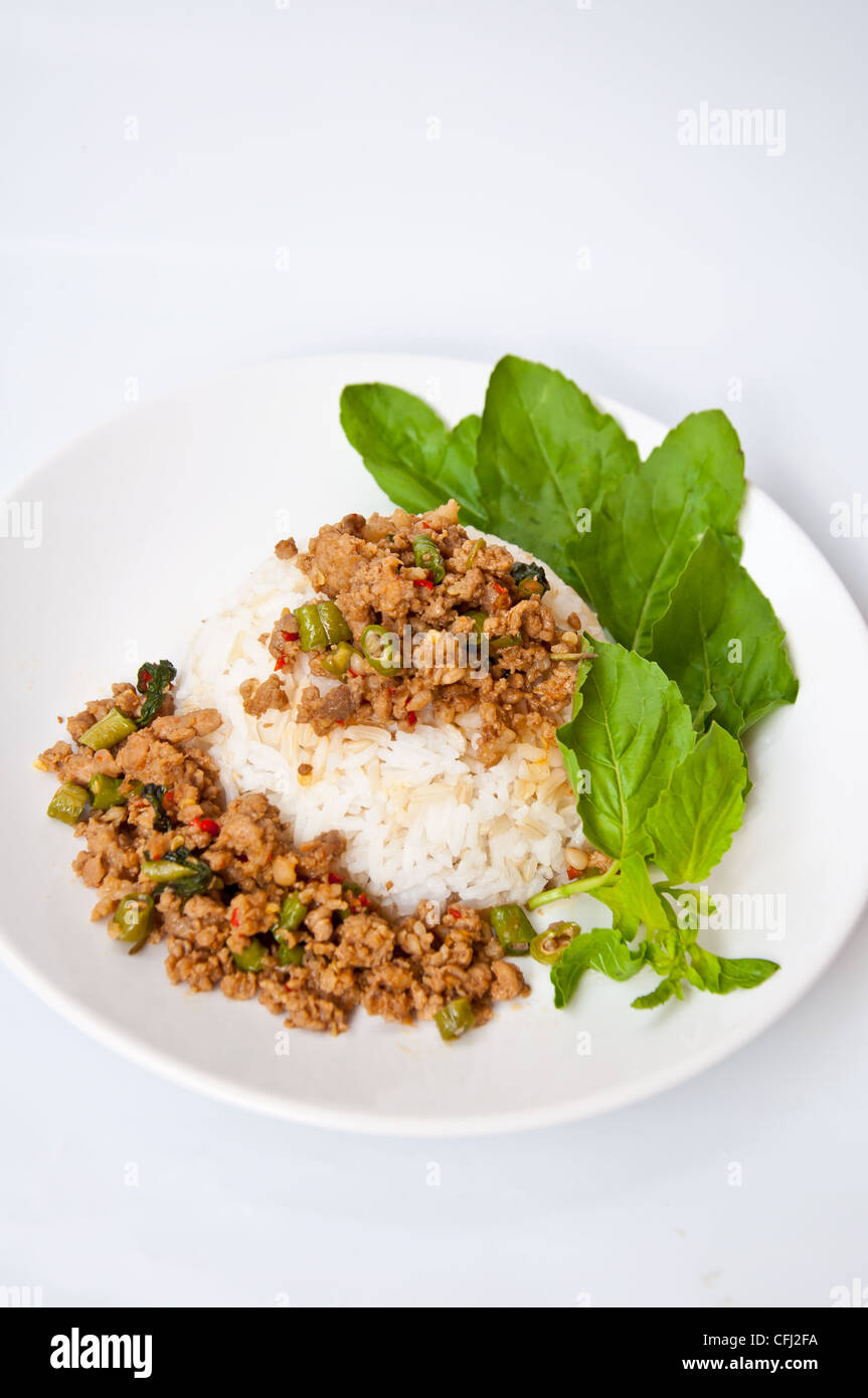 Delizioso cibo tailandese chiamata KHAO KAPRAO MOO Foto Stock