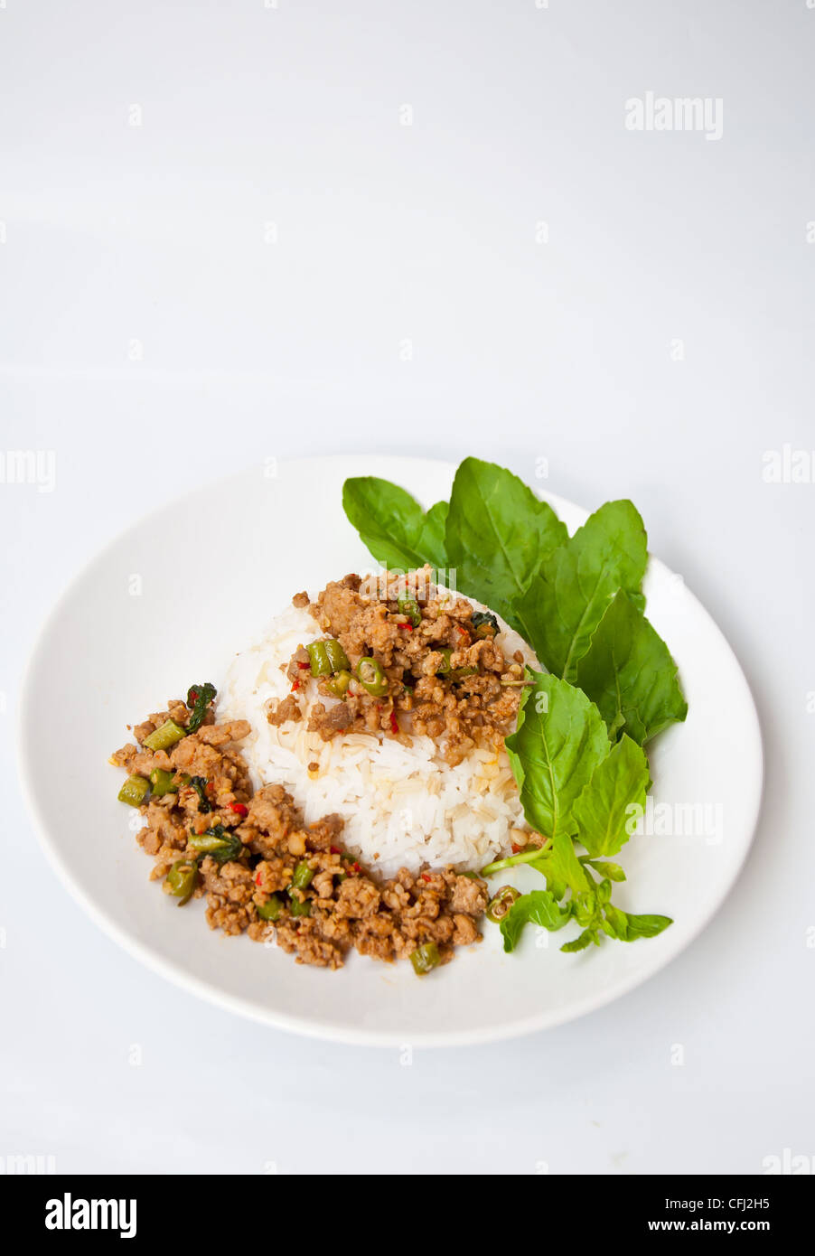Delizioso cibo tailandese chiamata KHAO KAPRAO MOO Foto Stock