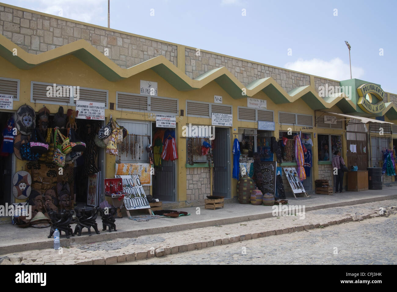 Sal Rei Boa Vista Capo Verde fila di negozi locali vendono souvenir fatti per i turisti Foto Stock