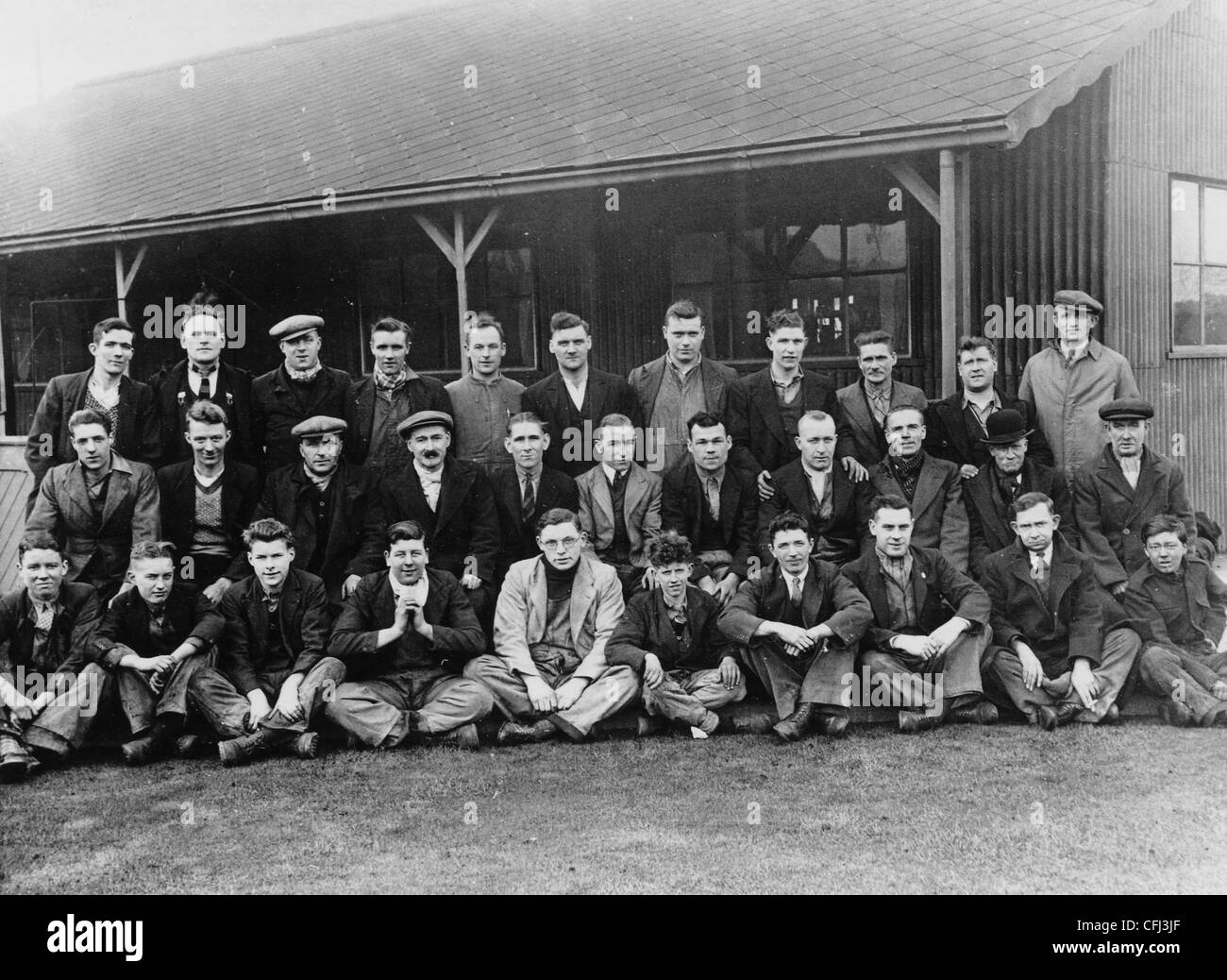 Holloware lavoratori, Davies fratelli, Cross Street a Nord, Wolverhampton, 1938. Foto Stock