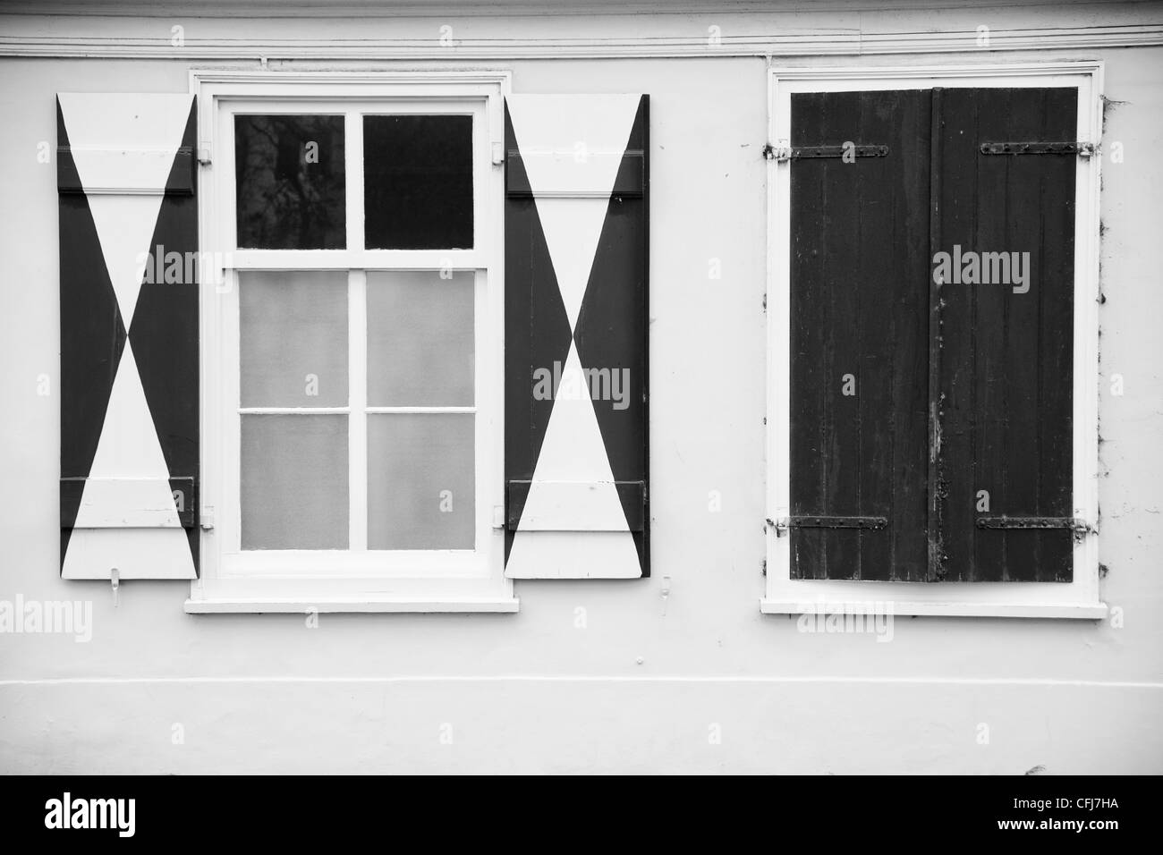 Tipico olandese windows dipinta in stile tradizionale Foto Stock