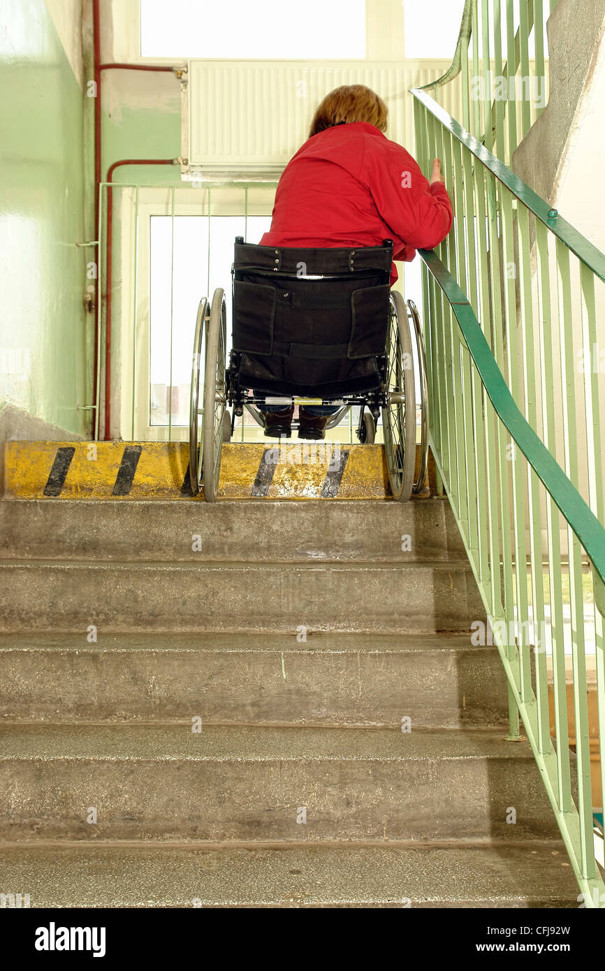 Wheelchair down stairs immagini e fotografie stock ad alta risoluzione -  Alamy