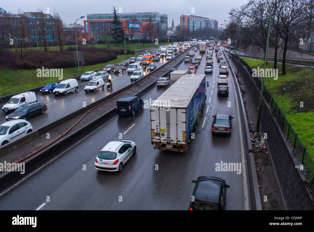 Parigi, Francia, Panoramica traffico sulla circonvallazione autostrada, Péripherique, a Montreuil Suburbs, strada trafficata, strade di Parigi, guida Foto Stock