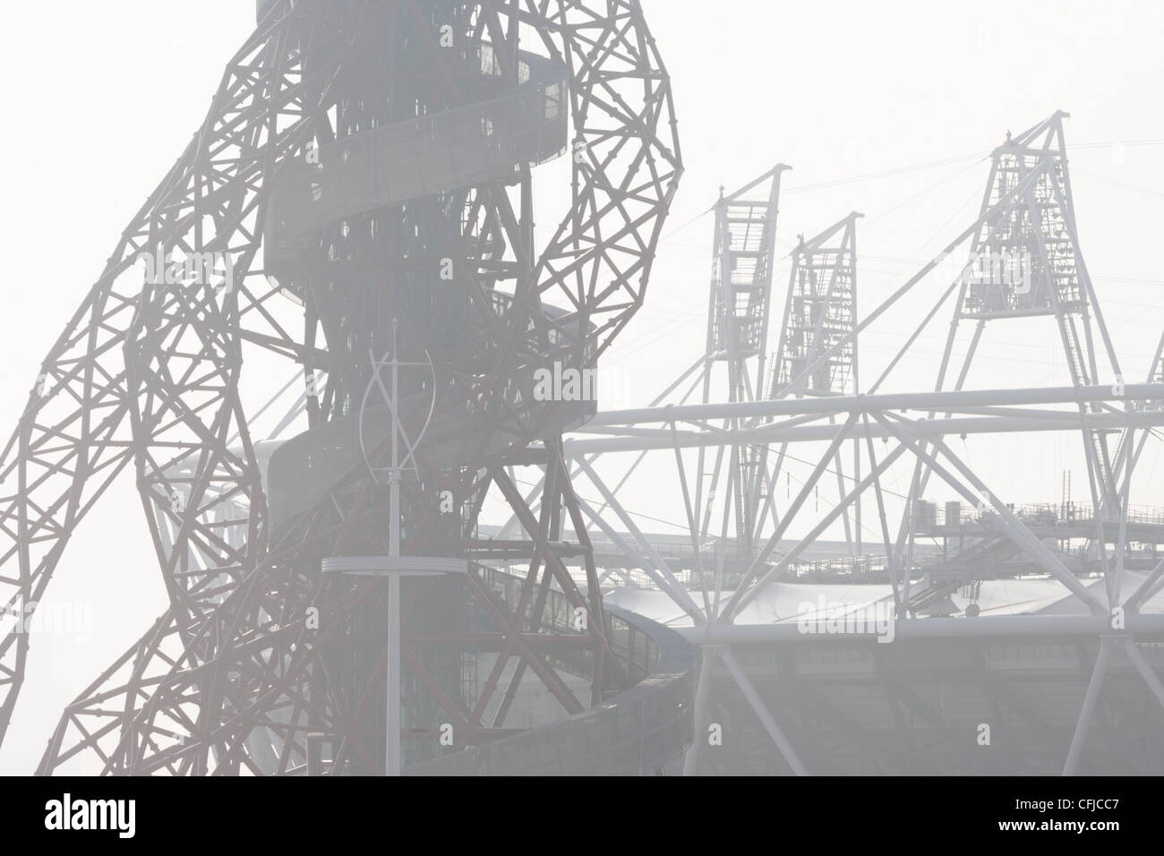 Strutture di 2012 Olympic Park sito che mostra l'orbita arte tower e il principale stadio di Stratford. Il London Olympic Stadium sarà il pezzo forte del 2012 Olimpiadi di estate e Paralimpiadi. Foto Stock