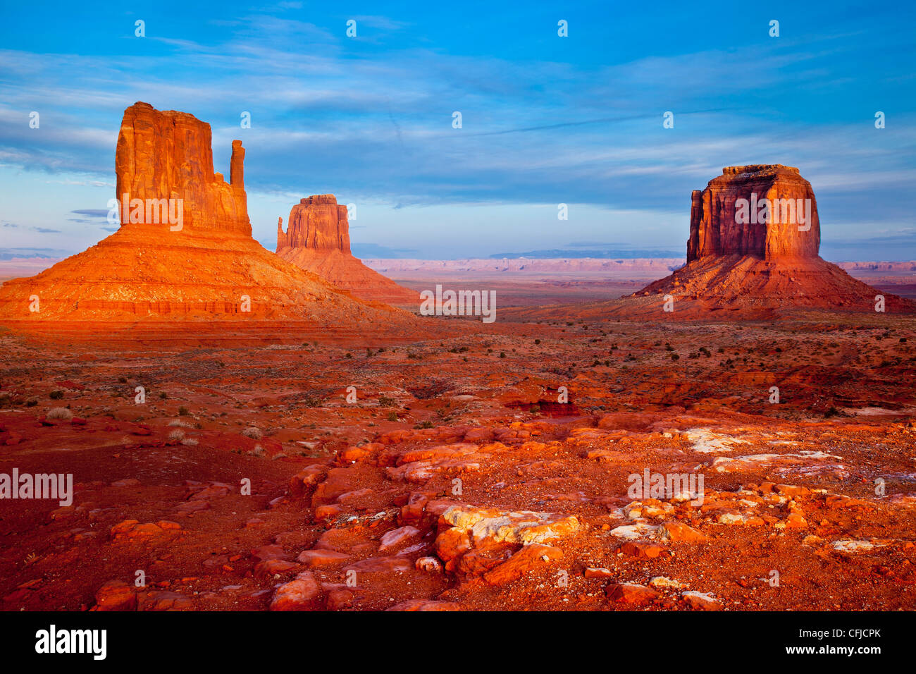 Ultimo sole sulle formazioni rocciose della Monument Valley, Arizona USA Foto Stock