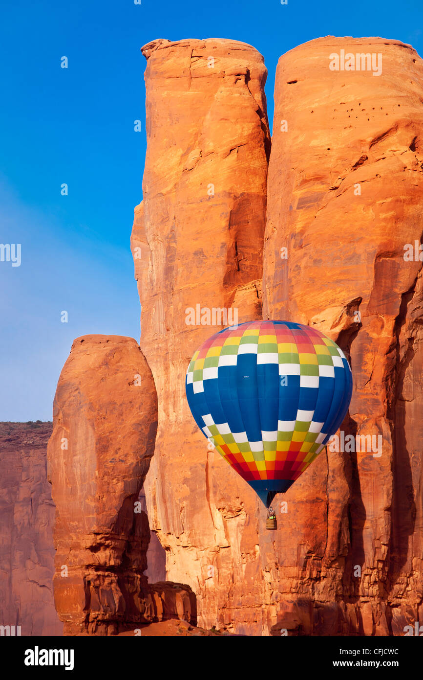 Festival delle mongolfiere nella Monument Valley, Arizona, Stati Uniti Foto Stock