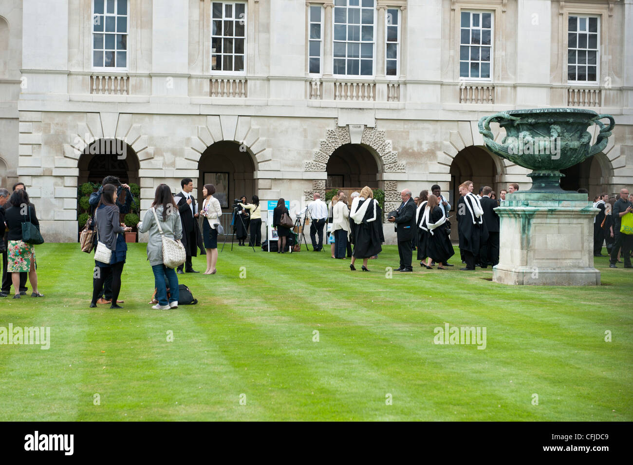 Gli studenti la laurea all'Università di Cambridge, Inghilterra Foto Stock