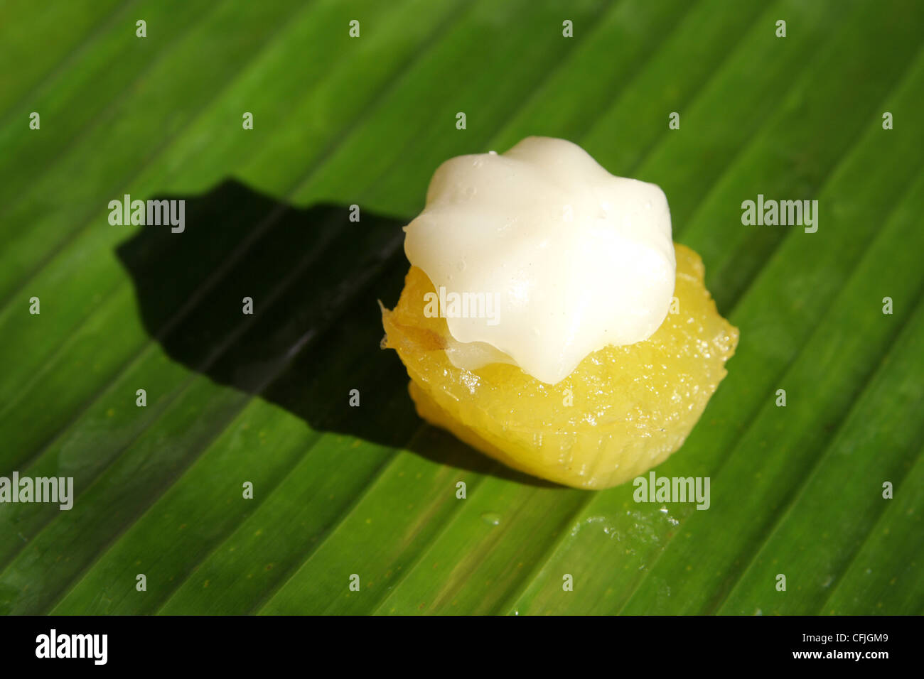Thai dessert , Mun-aum-ma-ra , gommoso, patata dolce conditi con crema di noce di cocco Foto Stock