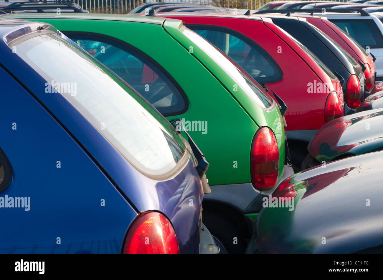 Auto usate pronti per essere spediti all'ex orientale-bloc-paesi come la Polonia Foto Stock