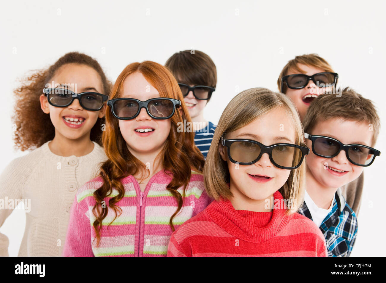 Bambini indossare gli occhiali 3D Foto Stock