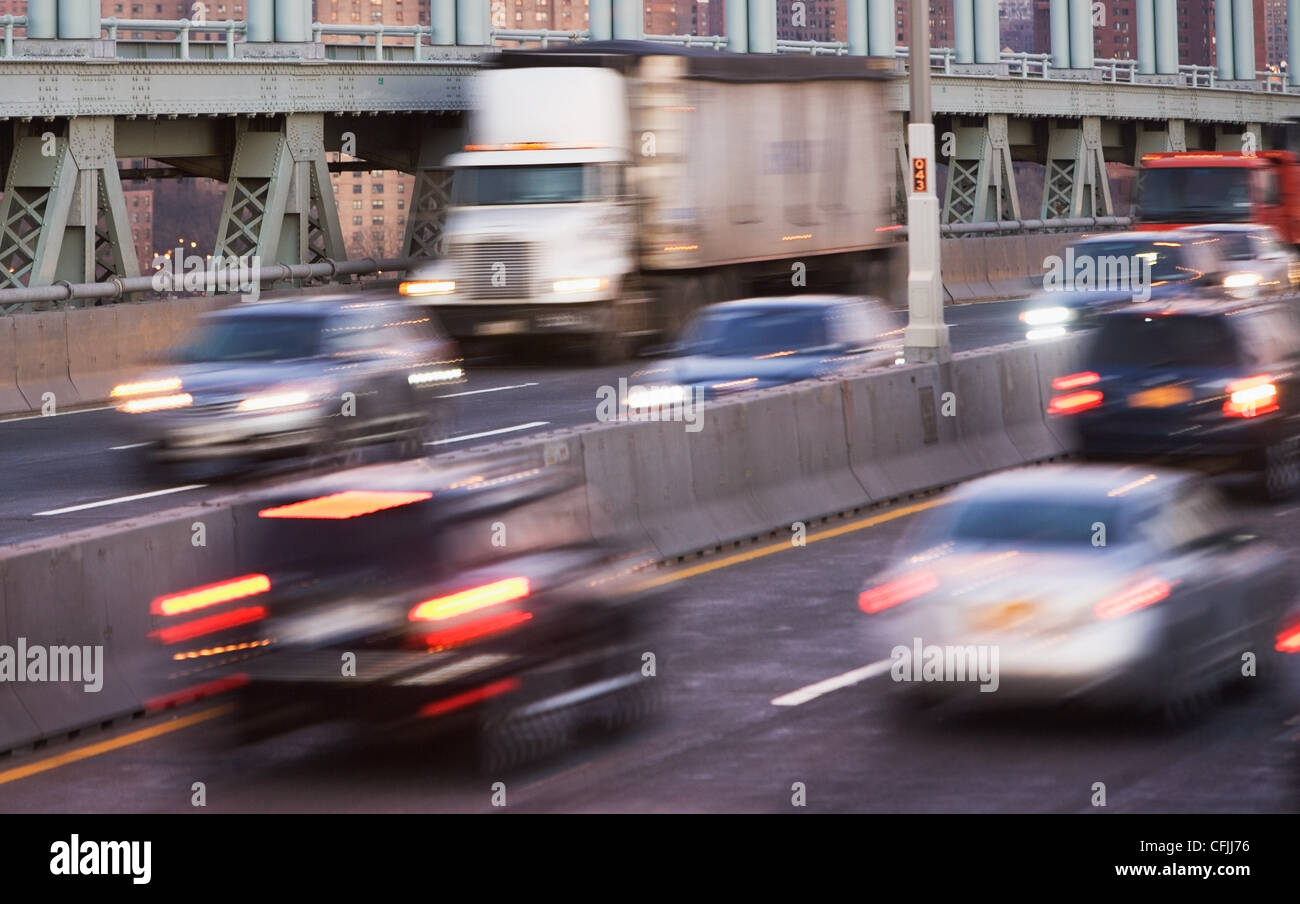 Il traffico sul Ponte Triborough, New York City, Stati Uniti d'America Foto Stock