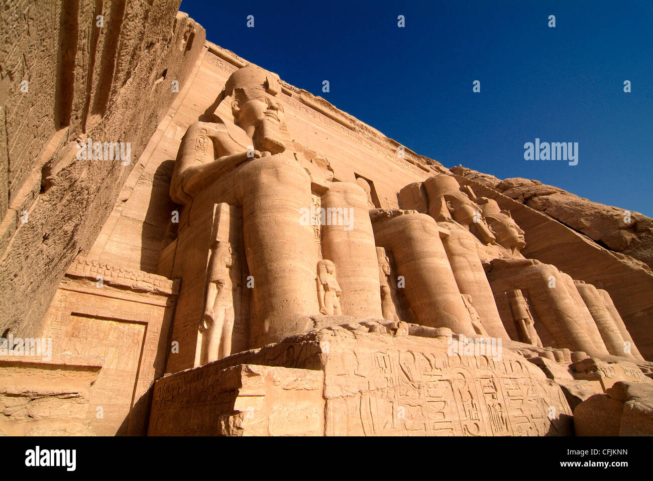 Tempio di Abu Simbel, Sito Patrimonio Mondiale dell'UNESCO, lago Nasser, Egitto, Africa Settentrionale, Africa Foto Stock