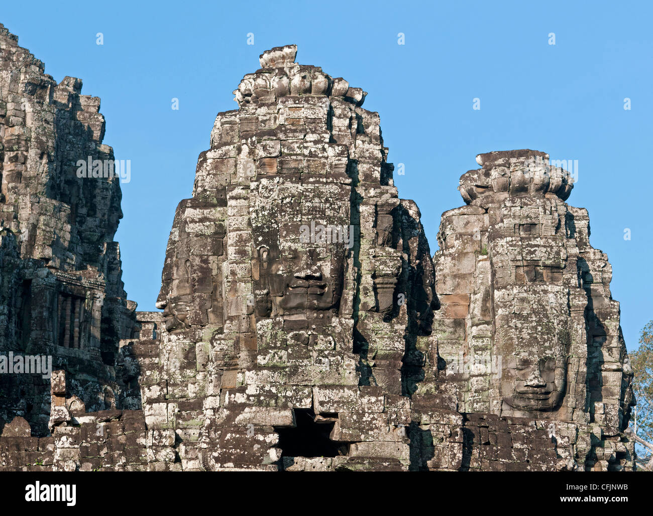 Questa pietra mistica torre faccia, tempio Bayon, Angkor Thom, Siem Reap, Cambogia Foto Stock