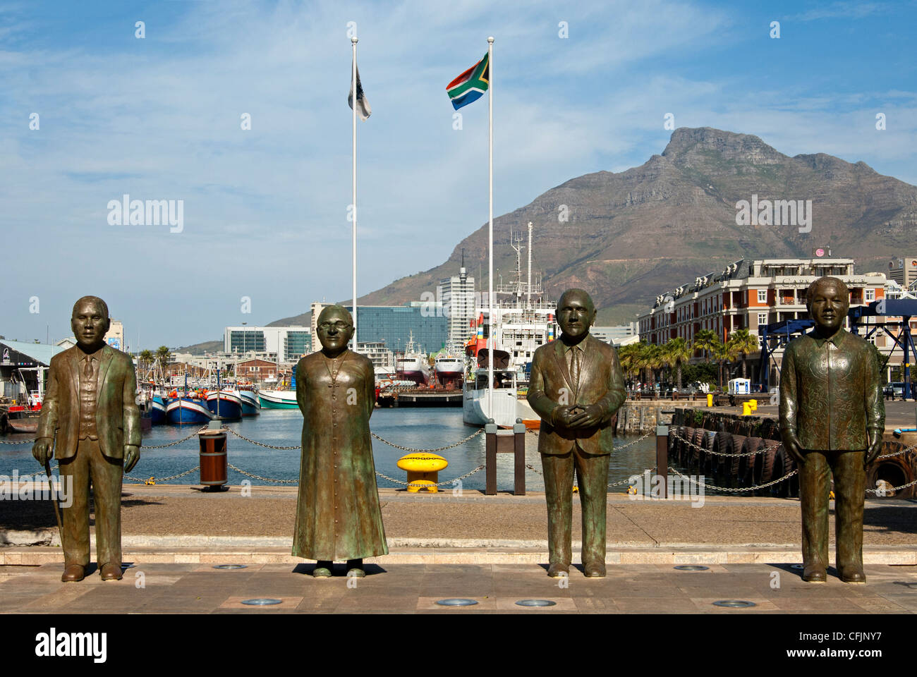 La vita statue a grandezza naturale di South African Premio Nobel per la pace i vincitori Nobel Square, Waterfront, Città del Capo, Sud Africa Foto Stock