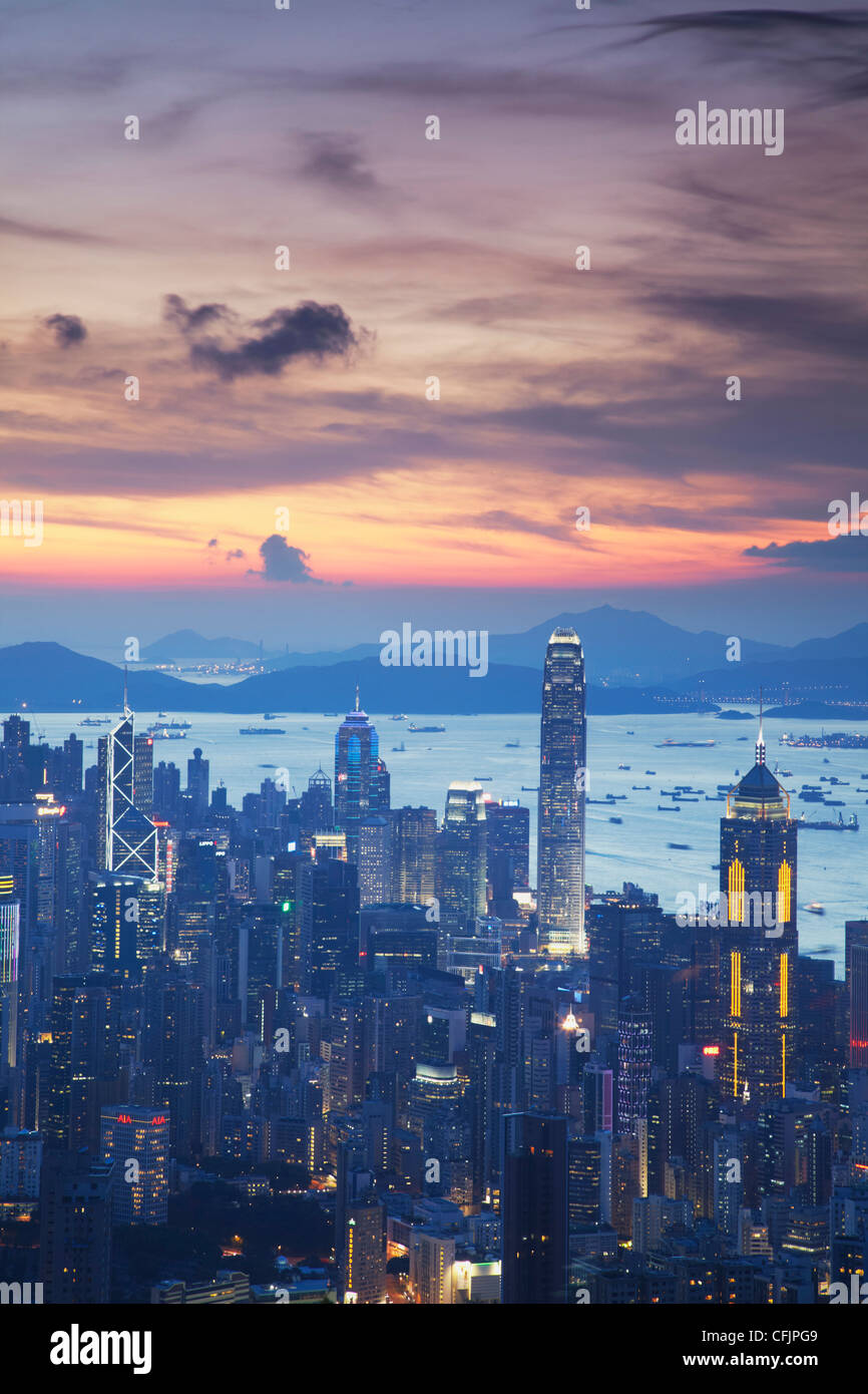 Isola di Hong Kong skyline al tramonto, Hong Kong, Cina, Asia Foto Stock