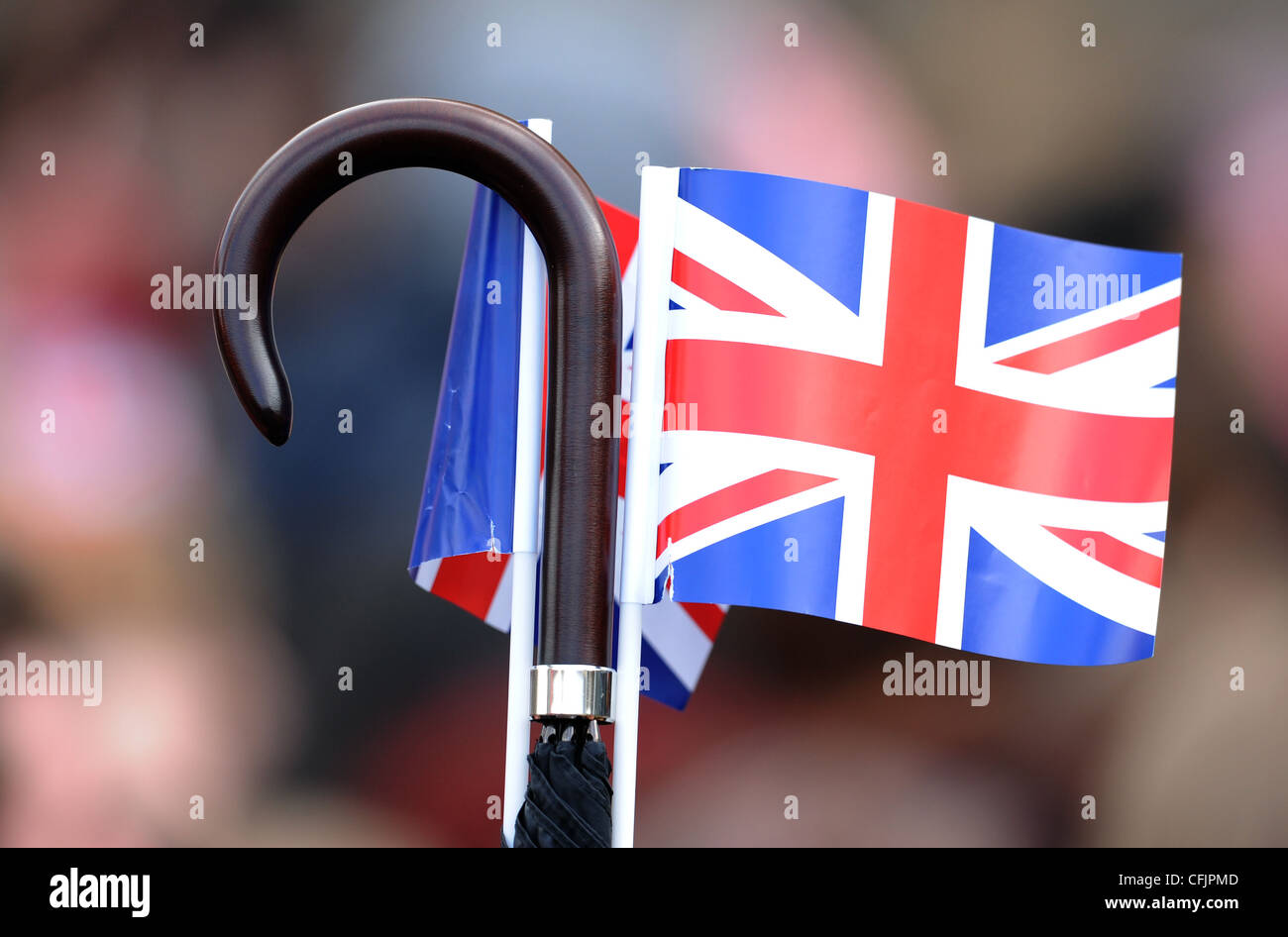 UNION JACK FLAG & ombrello della famiglia reale 08 marzo 2012 De Montfort University Leicester Inghilterra England Foto Stock