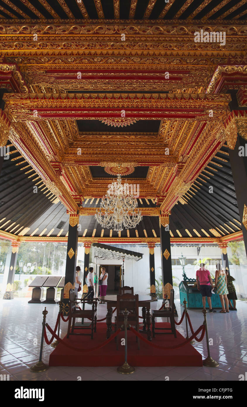 Interno del Padiglione Dorato (Bangsal Kencana), Yogyakarta, Java, Indonesia, Asia sud-orientale, Asia Foto Stock