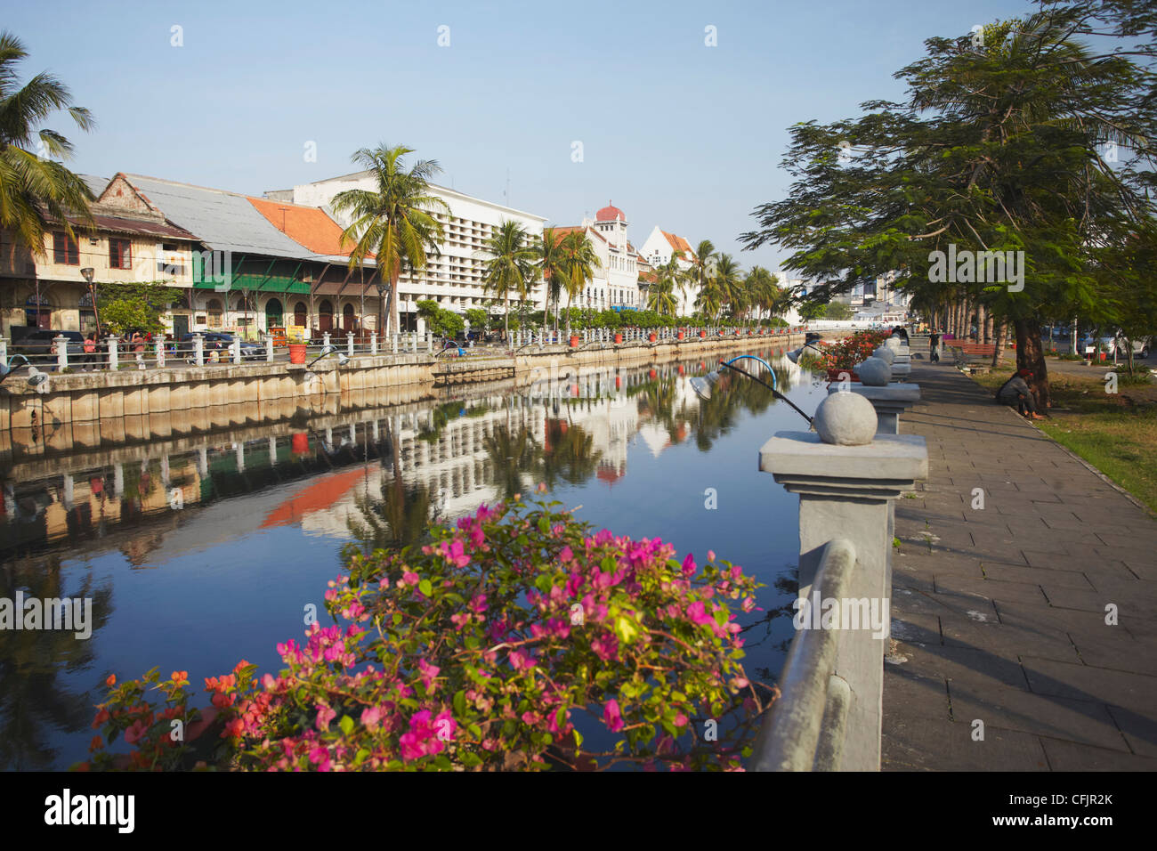 Gli edifici coloniali lungo il canal di Kali Besar, Kota, Giacarta, Java, Indonesia, Asia sud-orientale, Asia Foto Stock
