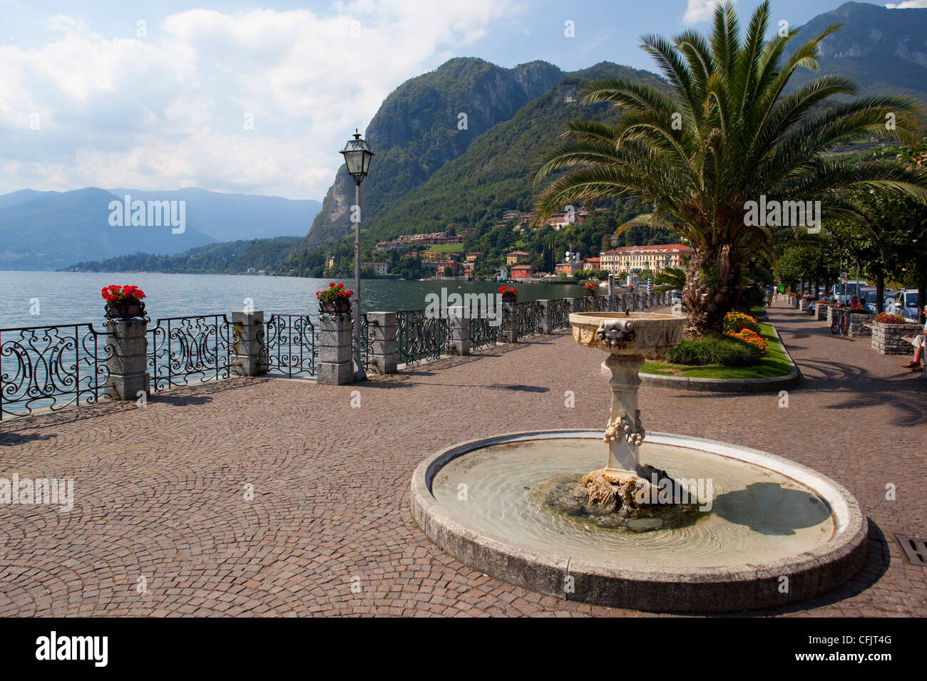 Promenade, Menaggio, Lago di Como, Lombardia, laghi italiani, l'Italia, Europa Foto Stock