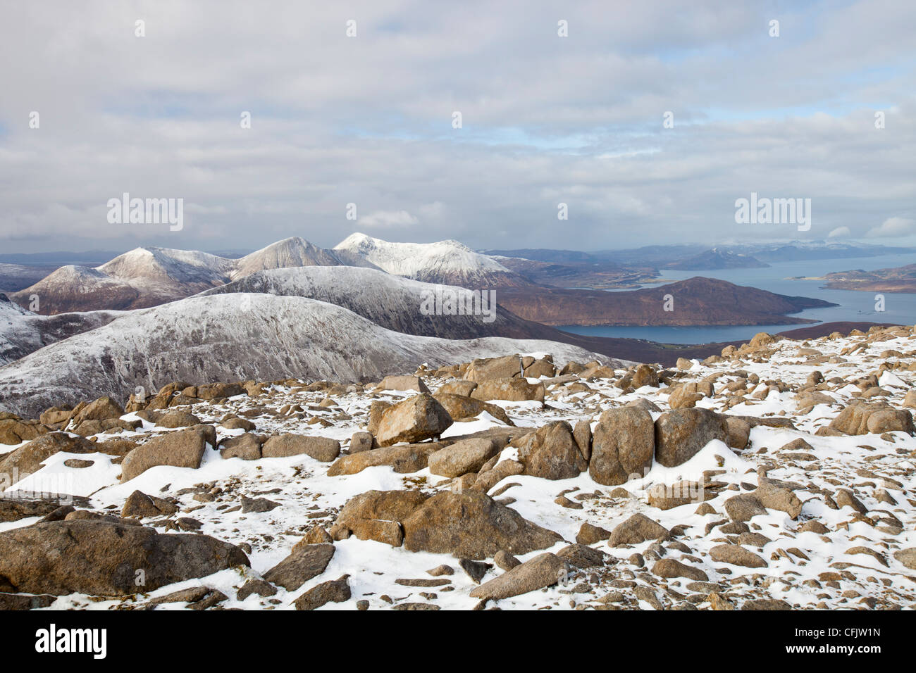 La vista ovest nell'Cuillins da Dearg Beinn Mhor vertice, dietro Broadford sull'Isola di Skye in Scozia, Regno Unito. Foto Stock