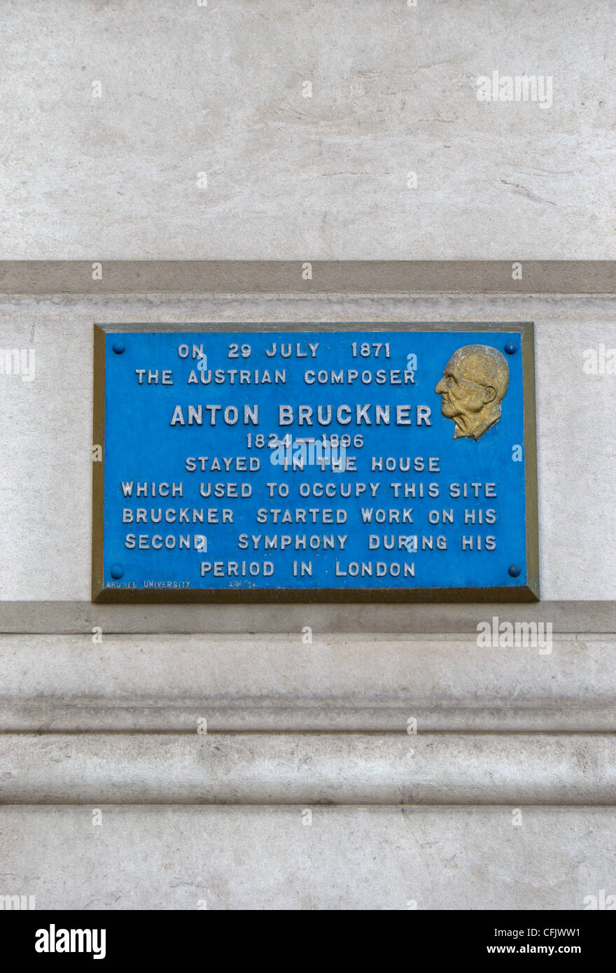 Targa blu segna il sito della casa in cui il compositore Anton Bruckner alloggiato durante il 1871, finsbury Square, Londra, Inghilterra Foto Stock