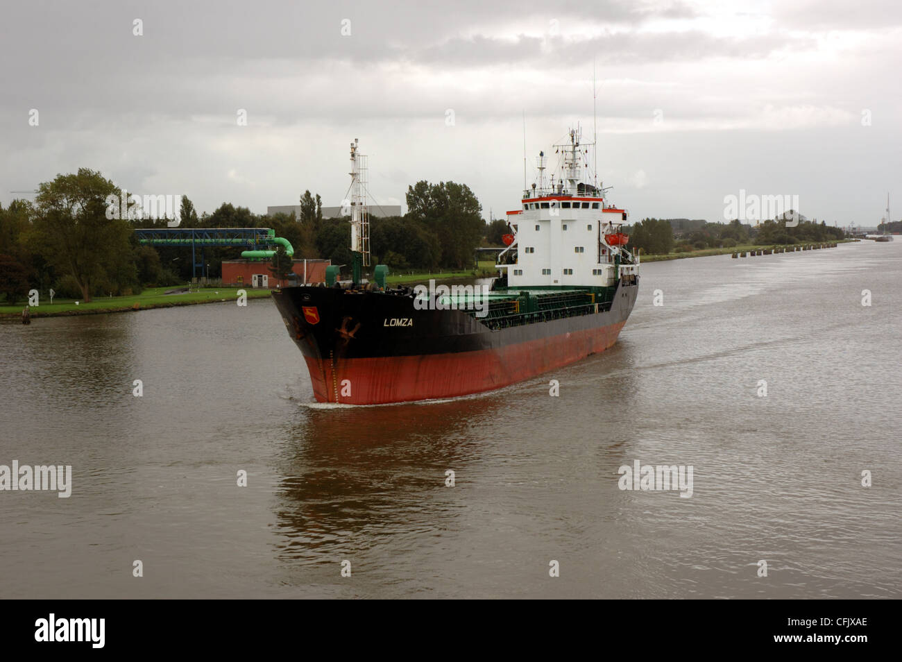 Chimichiera nave Lomza sul canale di Kiel in Germania Foto Stock