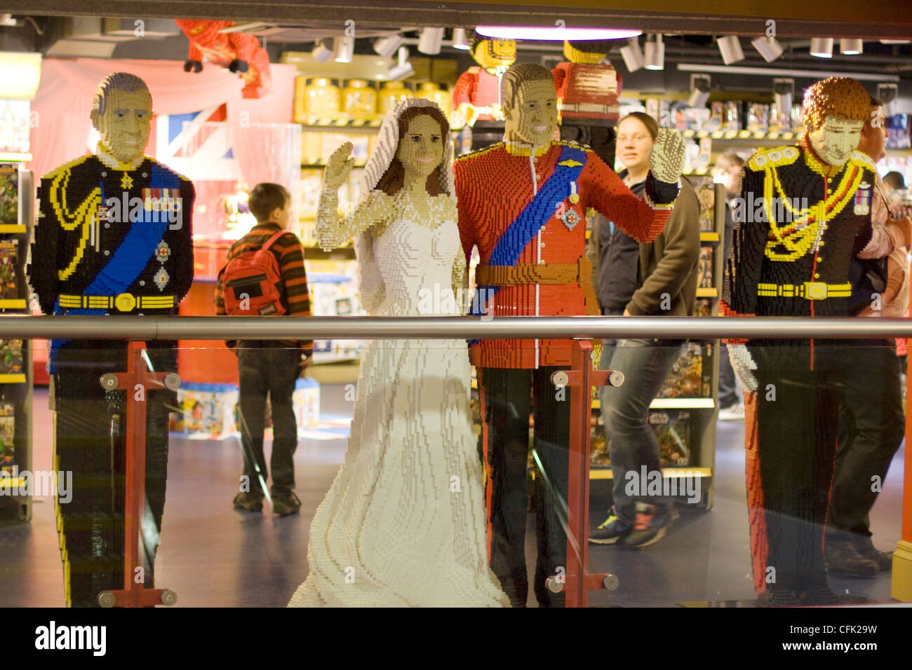 Il Royal Wedding di Kate e William fatta di Lego a Londra Inghilterra Foto Stock Il Royal Wedding di Kate e William fatta di Lego a Londra Inghilterra Foto Stock