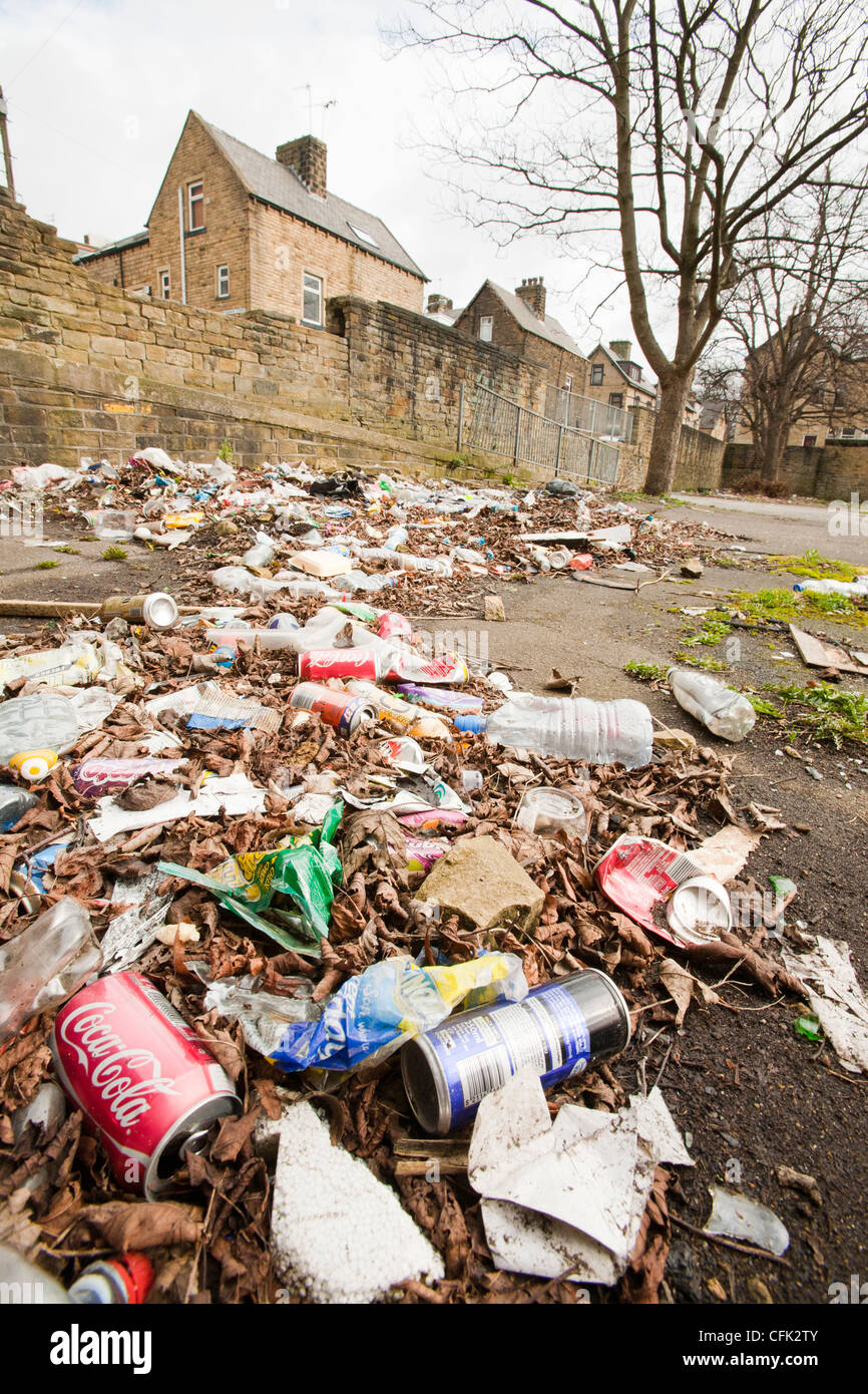 La spazzatura per le strade di Keighley, West Yorkshire, Regno Unito. Foto Stock