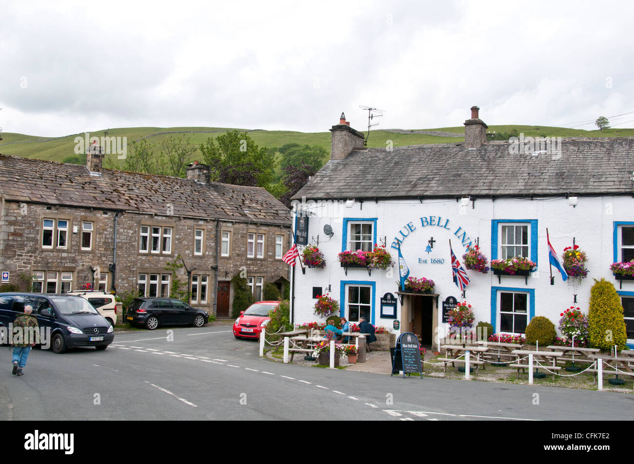 Kettlewell,pub,birra,Bere,livrea decorativo, Wharfedale, Yorkshire Dales National Park, North Yorkshire, Regno Unito Foto Stock