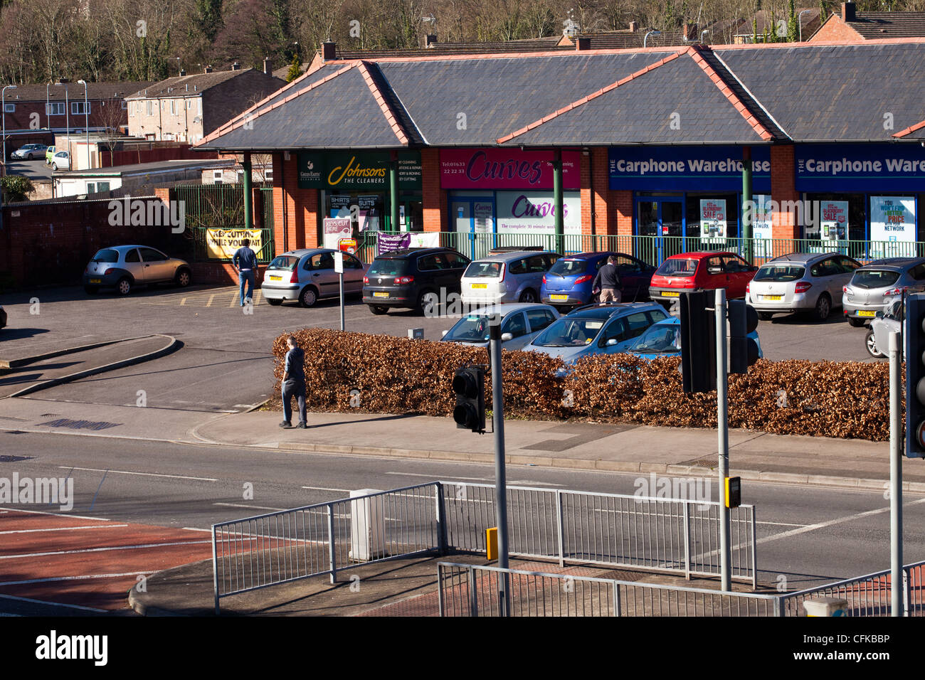 Carphone Warehouse,curve e johnsons lavanderie a secco sul piccolo centro di vendita al dettaglio su cardiff road,newport,Galles,uk Foto Stock