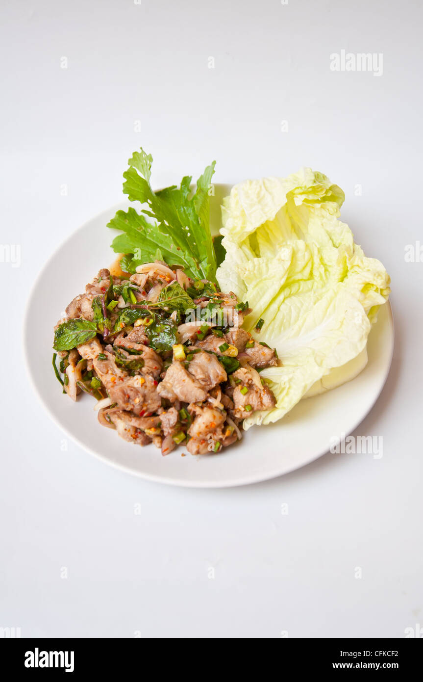 Delizioso cibo tailandese chiamata NAMTOK MOO Foto Stock