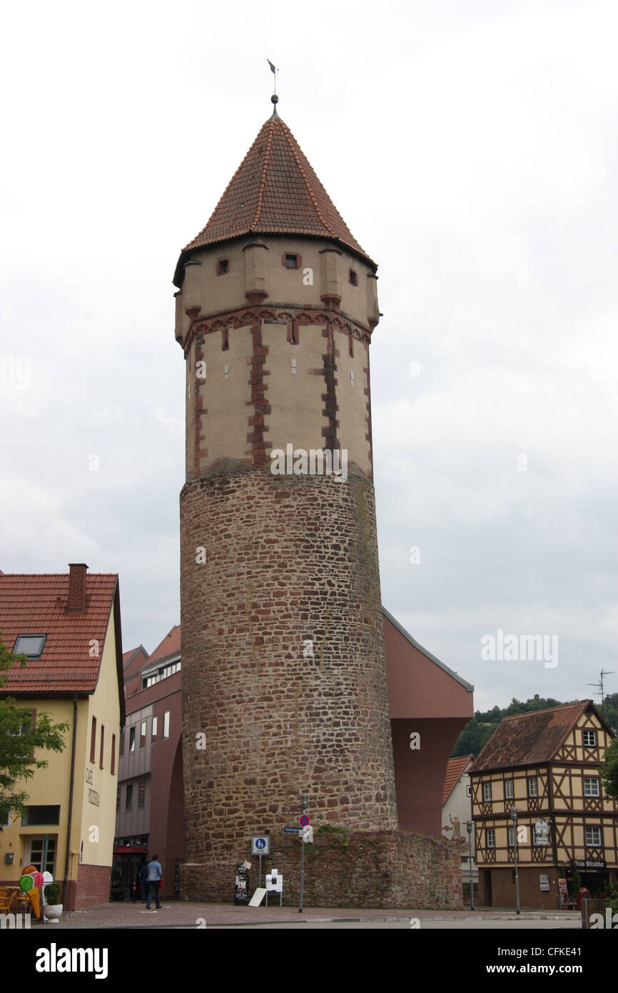 Vecchia Torre vicino a Mainplatz Wertheim, Germania (torre appuntita, si poggia) Foto Stock