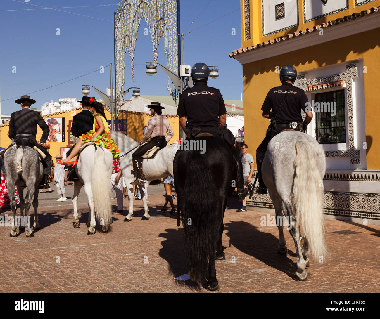 Piloti in costumi tradizionali a Fuengirola Fair Andalusia Spagna Foto Stock