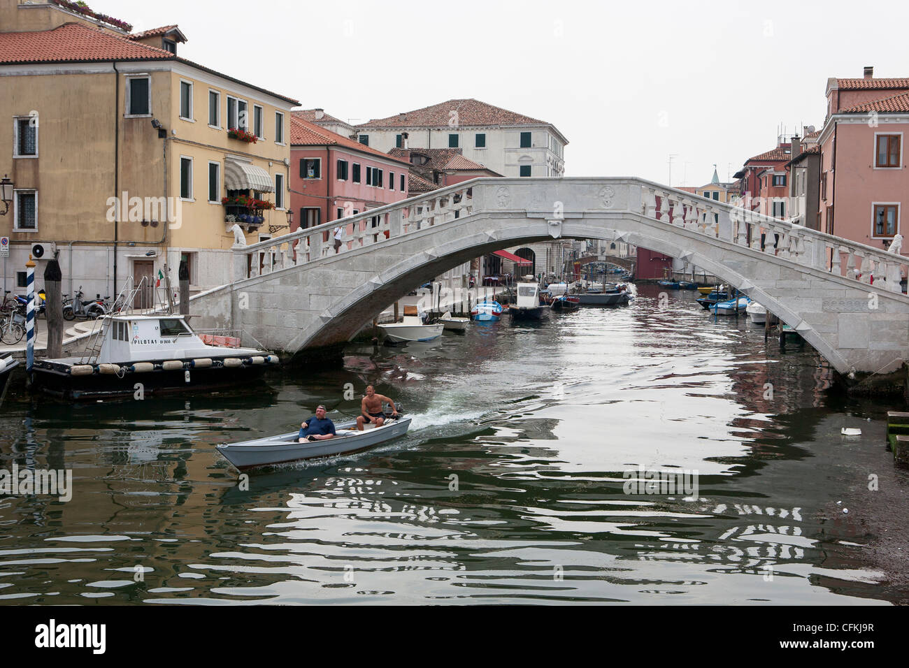 Il viaggio in barca attraverso i canali di Chioggia, Venezia, Veneto, Italia Foto Stock