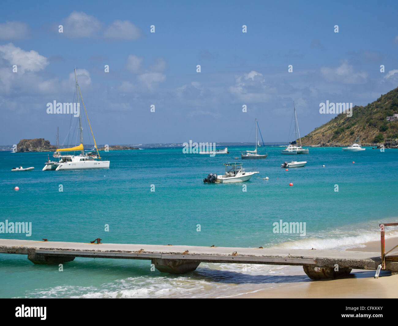 Barche a vela sul Grand Case bay su San Martin Foto Stock