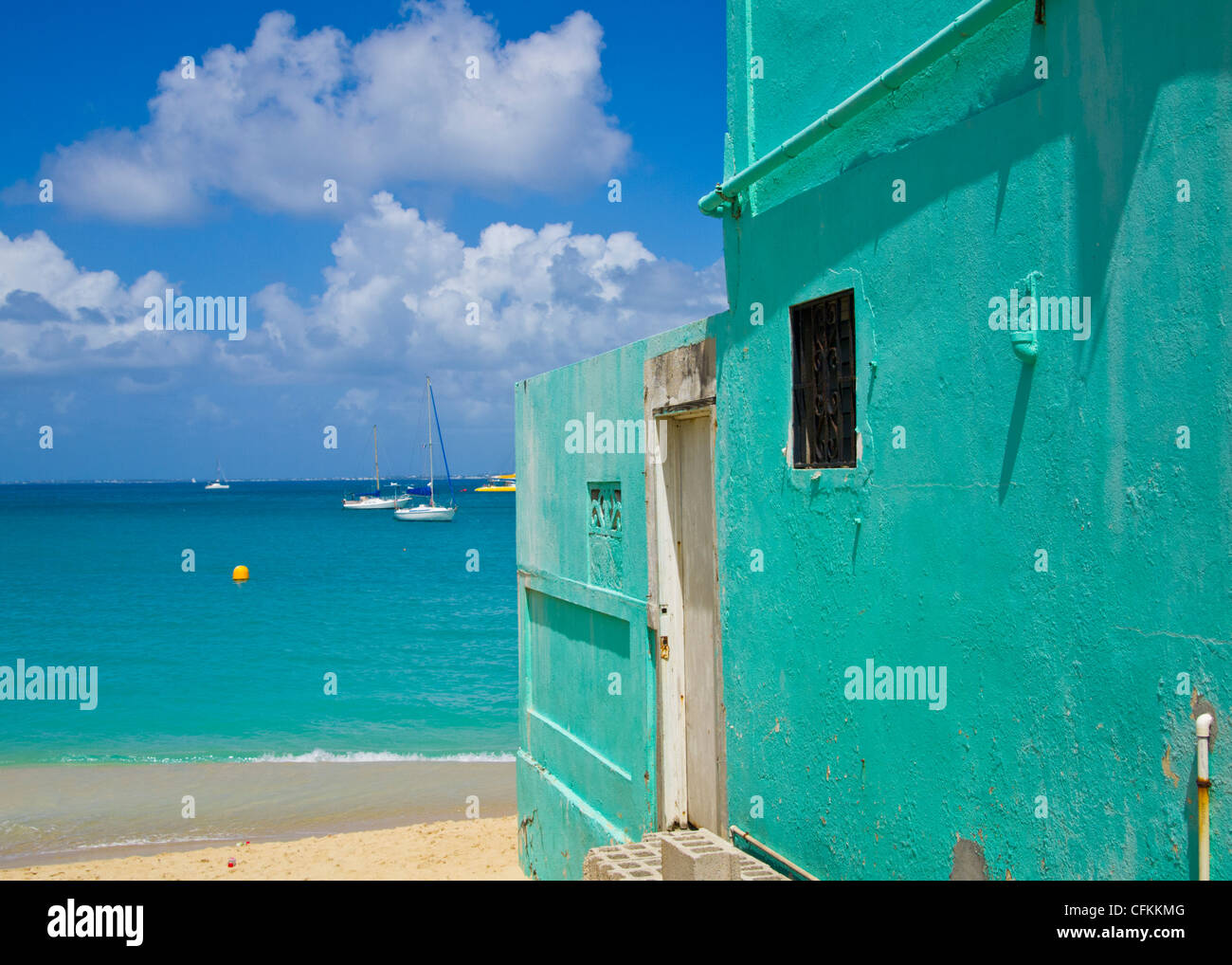 Grand Case home su San Martino con il mare dei Caraibi in background Foto Stock