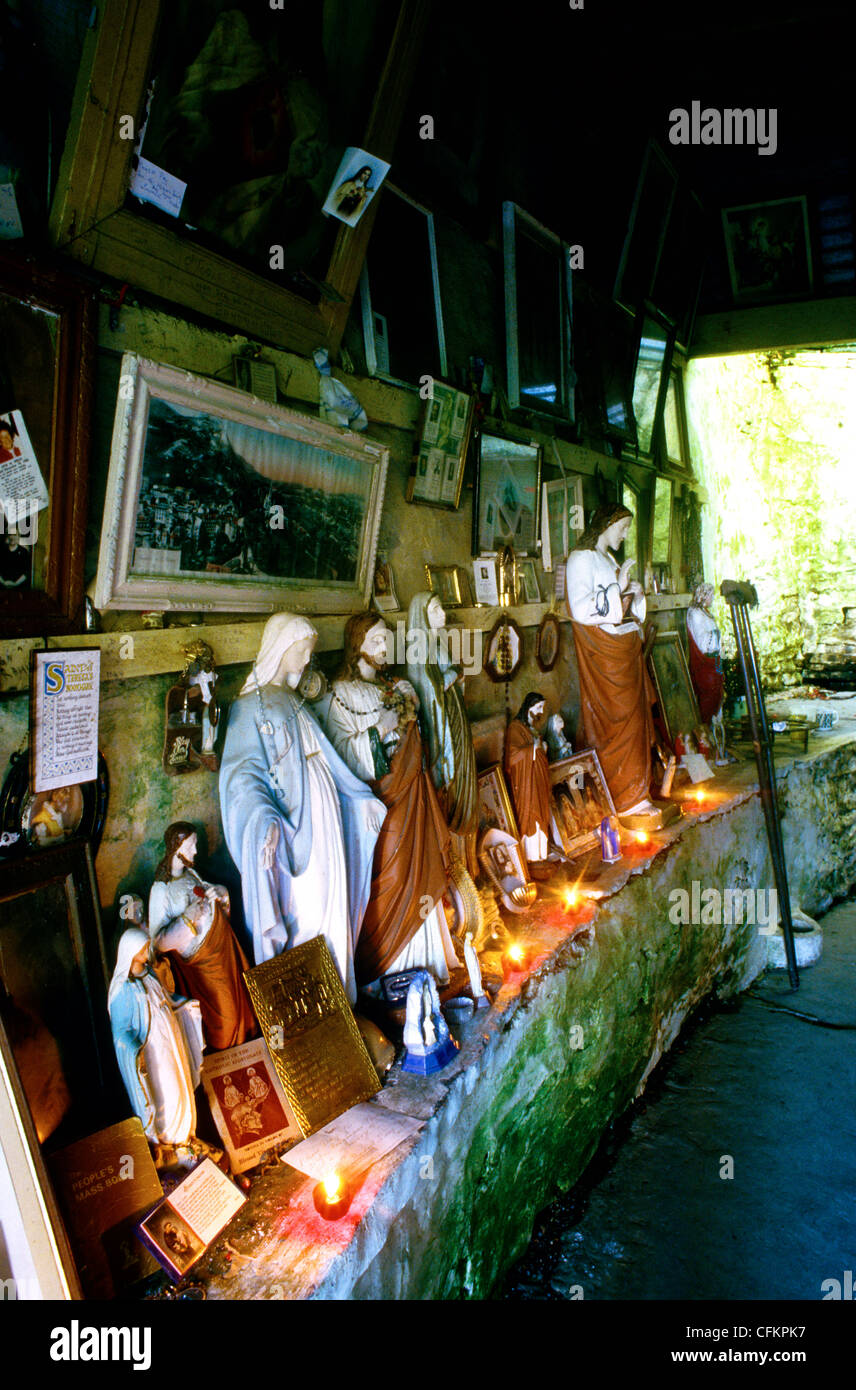 La undercroft di un santuario di Santa Brigida in Co Clare Irlanda Foto Stock